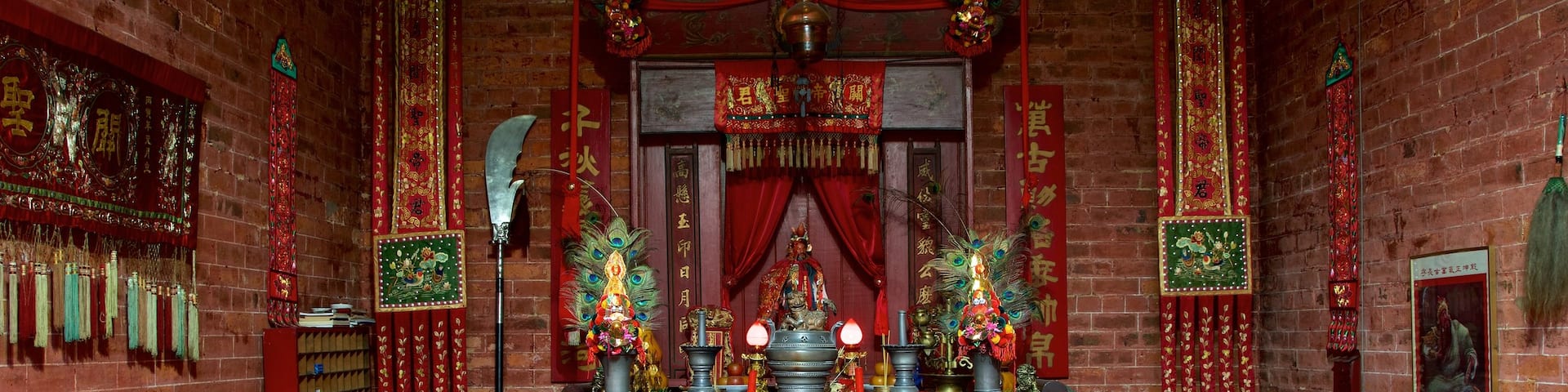 Bendigo showing a temple or place of worship and interior views