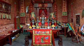 Bendigo showing a temple or place of worship and interior views