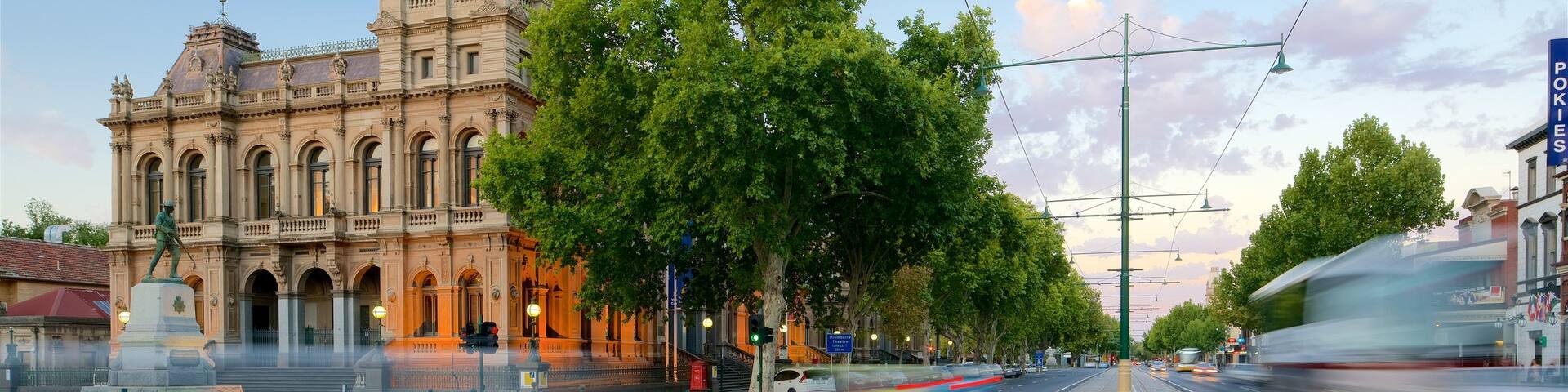 Bendigo featuring heritage architecture and street scenes