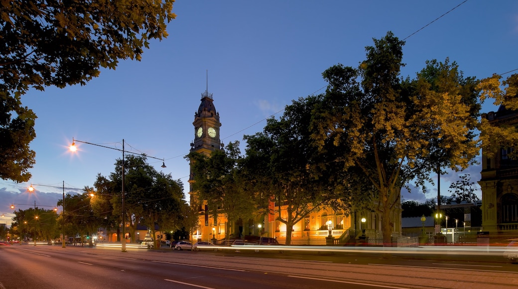 Bendigo featuring a sunset, heritage architecture and street scenes