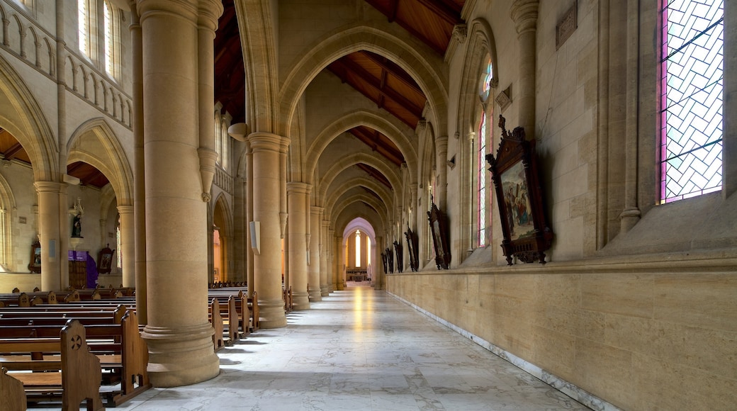 Bendigo featuring interior views, heritage architecture and a church or cathedral