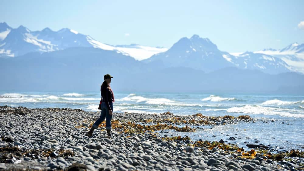 Homer das einen Berge, Steinstrand und Bucht oder Hafen