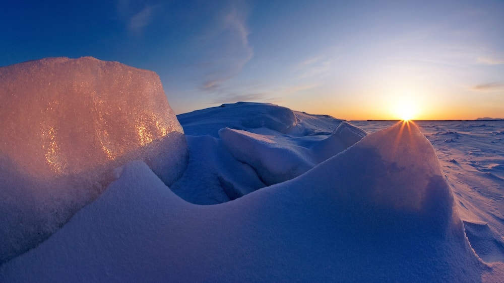 Nome montrant coucher de soleil et neige