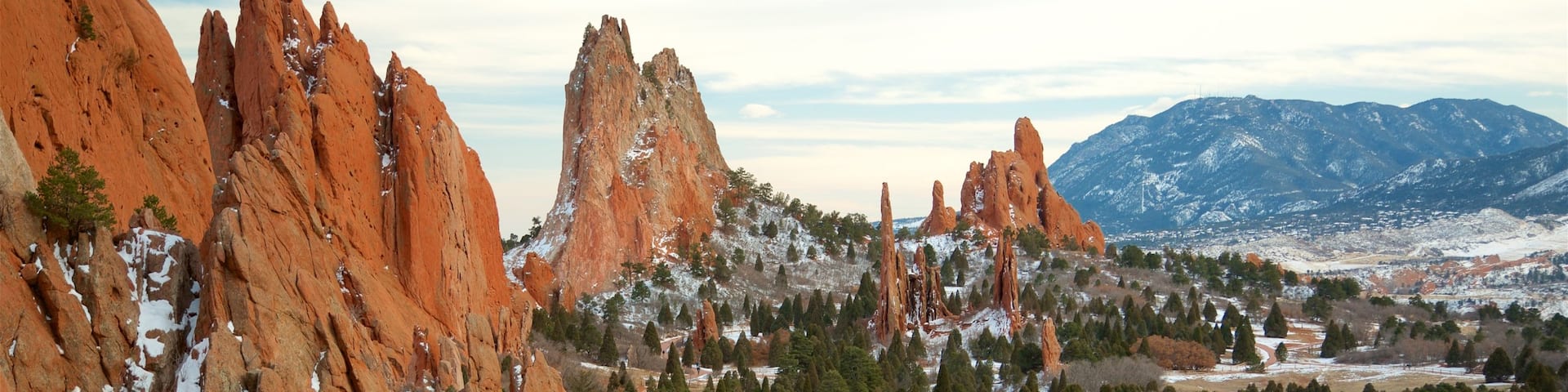 Garden of the Gods showing mountains and tranquil scenes
