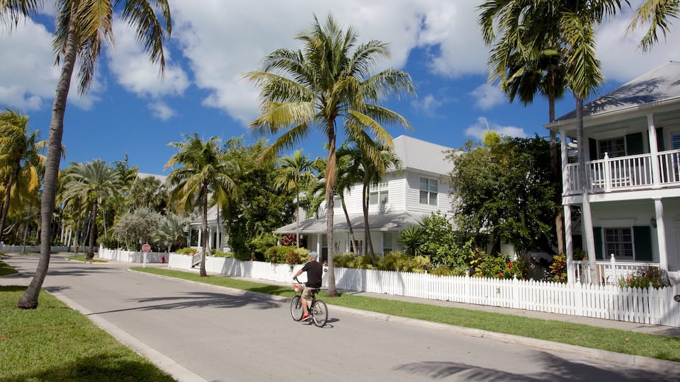 Key West which includes cycling and street scenes
