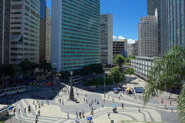 Couvent de Saint-Antoine qui includes building, square ou place et ville