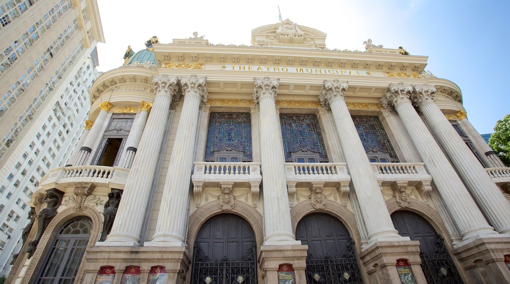 Teatro Municipal que incluye elementos patrimoniales