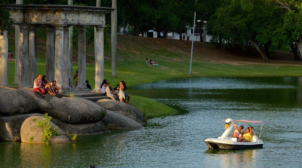 พิพิธภัณฑ์ Quinta da Boa Vista เนื้อเรื่องที่ ทะเลสาบหรือแอ่งน้ำ, การพายเรือ และ สวนสาธารณะ