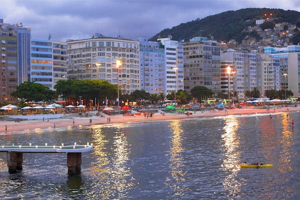 Forteresse de Copacabana qui includes vues littorales et ville