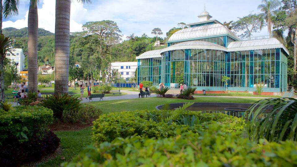 Palacio de Cristal montrant jardin