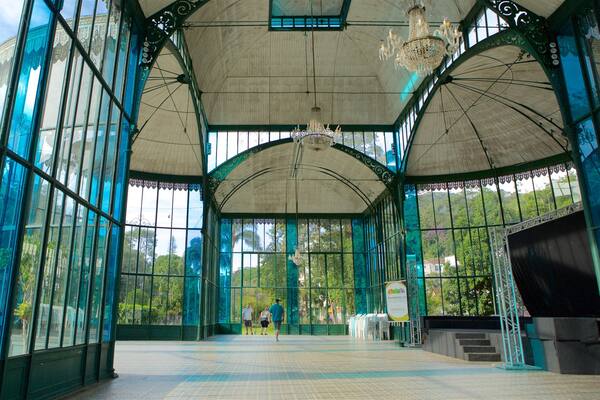 Palacio de Cristal mettant en vedette vues intérieures et architecture moderne