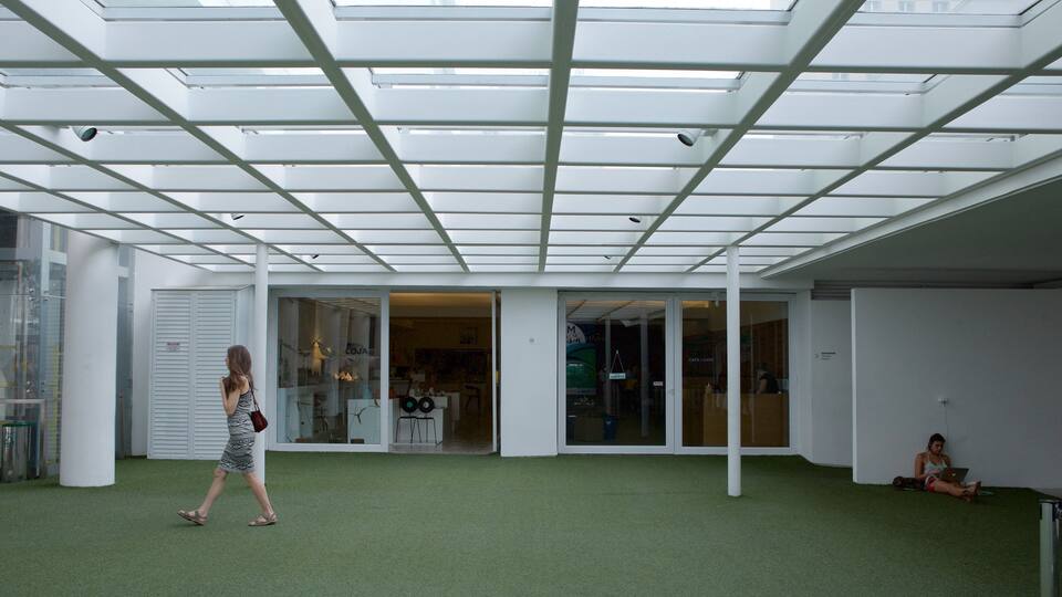 Rio de Janeiro caracterizando vistas internas e arquitetura moderna