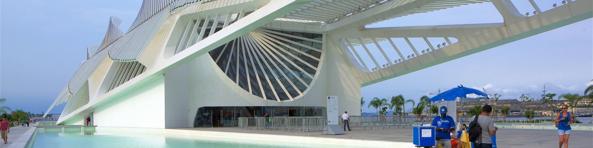 Rio de Janeiro das einen moderne Architektur und Teich
