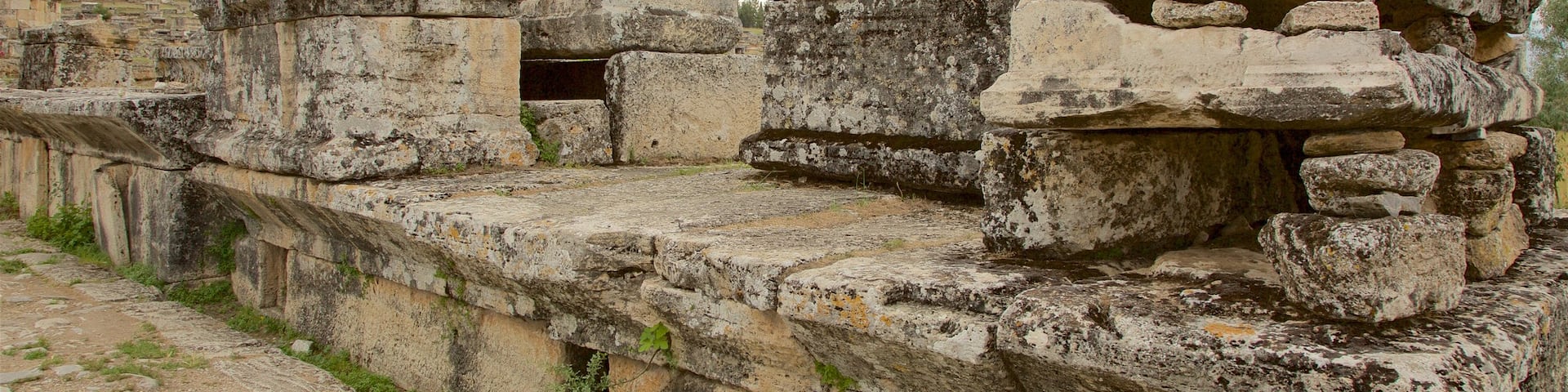 Hierapolis Necropolis featuring a ruin