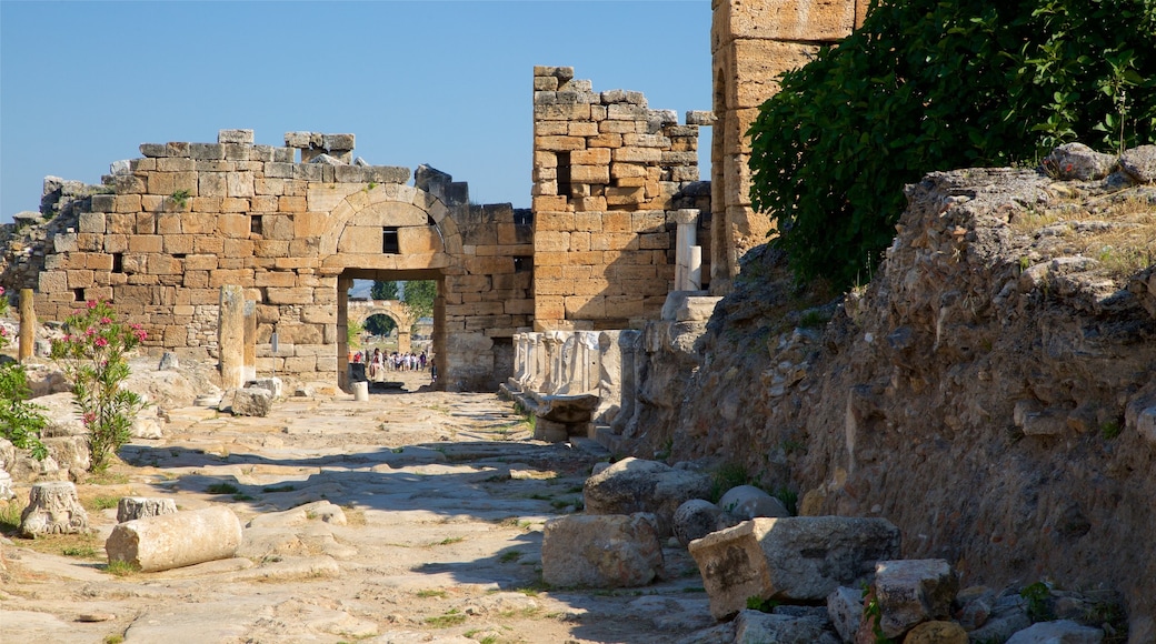 Hierapolis som inkluderer bygningsruiner