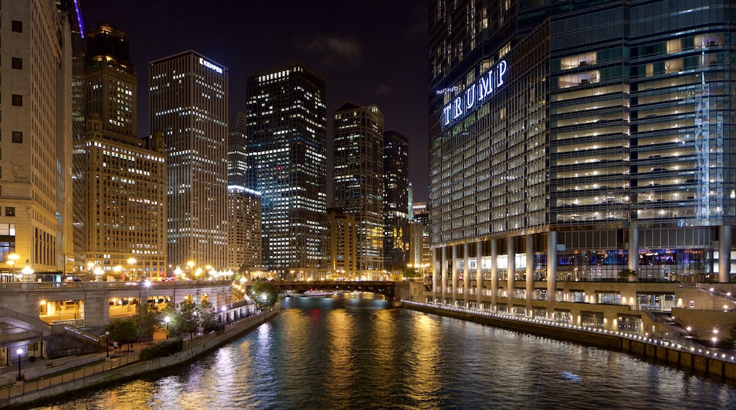 The Loop - Centro mostrando un río o arroyo, escenas de noche y distrito central de negocios