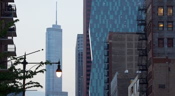 South Loop que inclui uma cidade e um arranha-céu