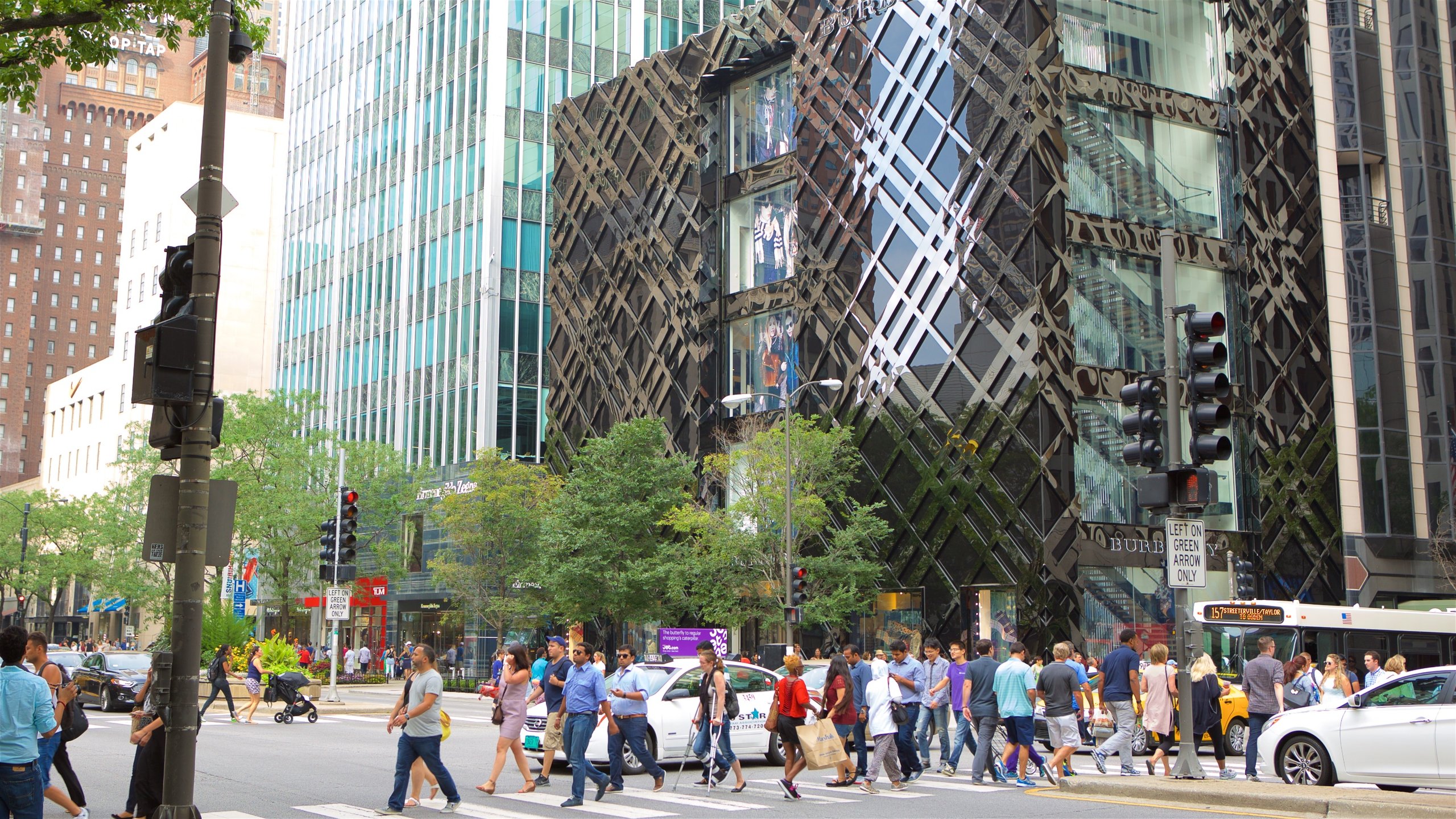 Shops at North Bridge showing street scenes, cbd and a city