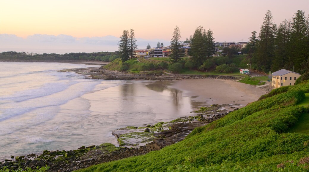 Yamba Beach montrant plage de sable