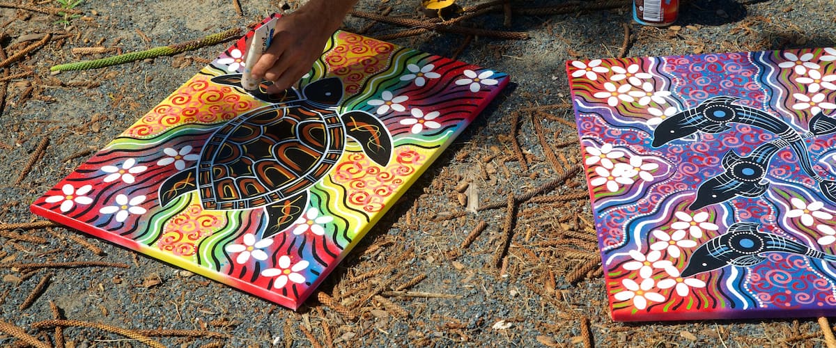 Brunswick Heads featuring art, indigenous culture and street performance