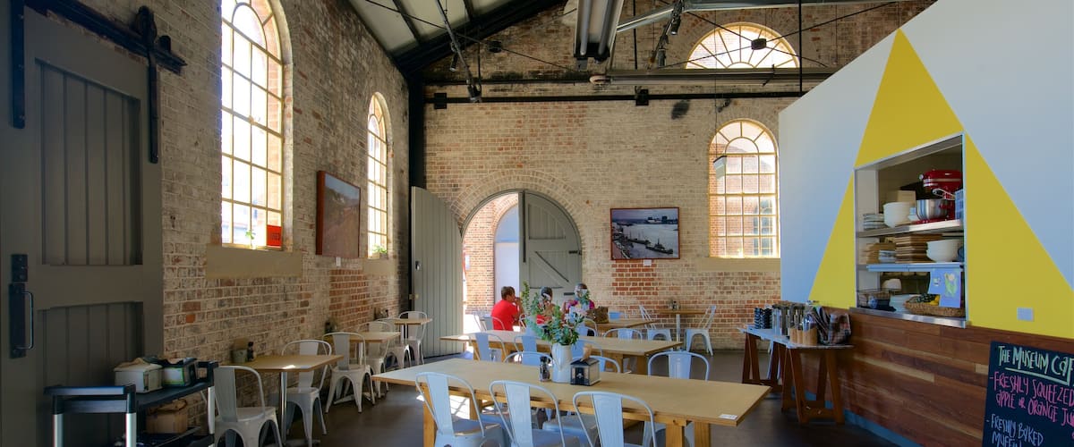 Newcastle showing cafe scenes and interior views