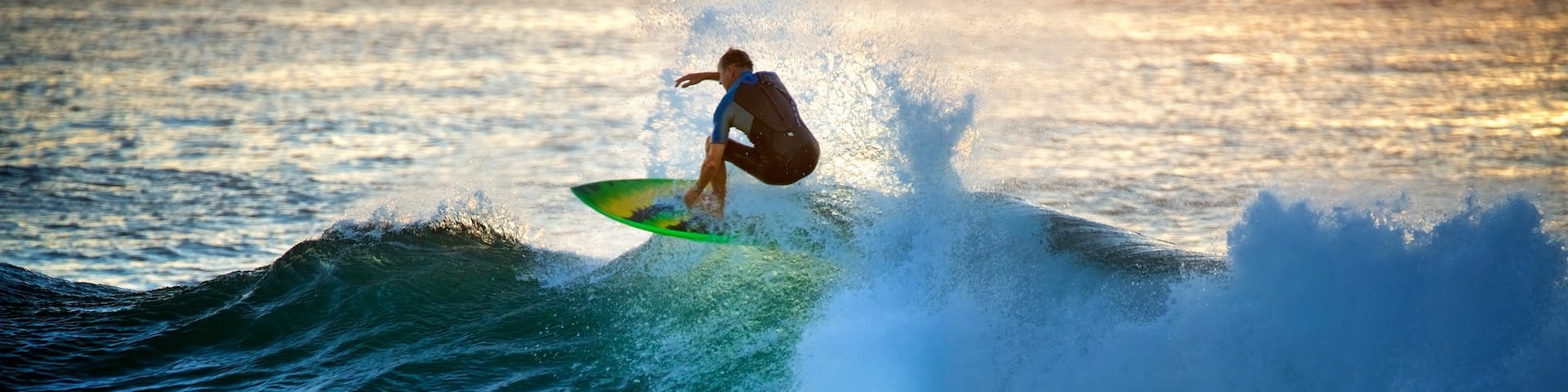 Newcastle which includes surf and surfing