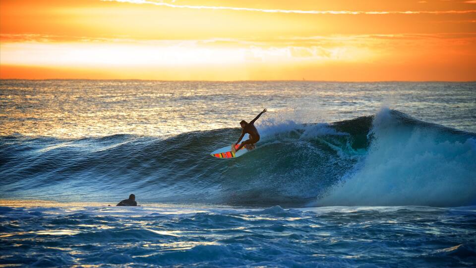 Newcastle Ocean Baths showing surf and surfing