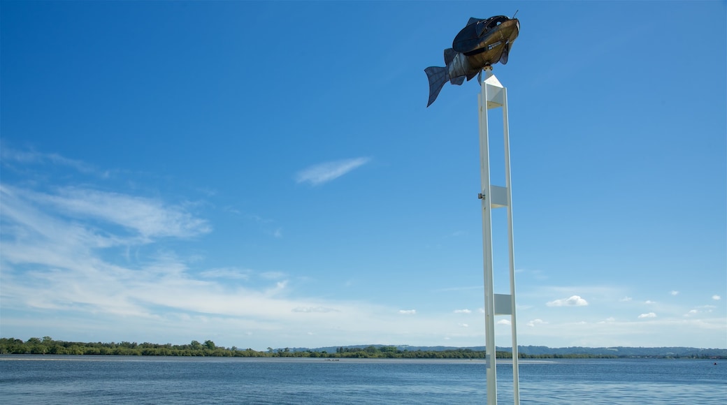 Ballina mostrando arte al aire libre y una bahía o un puerto
