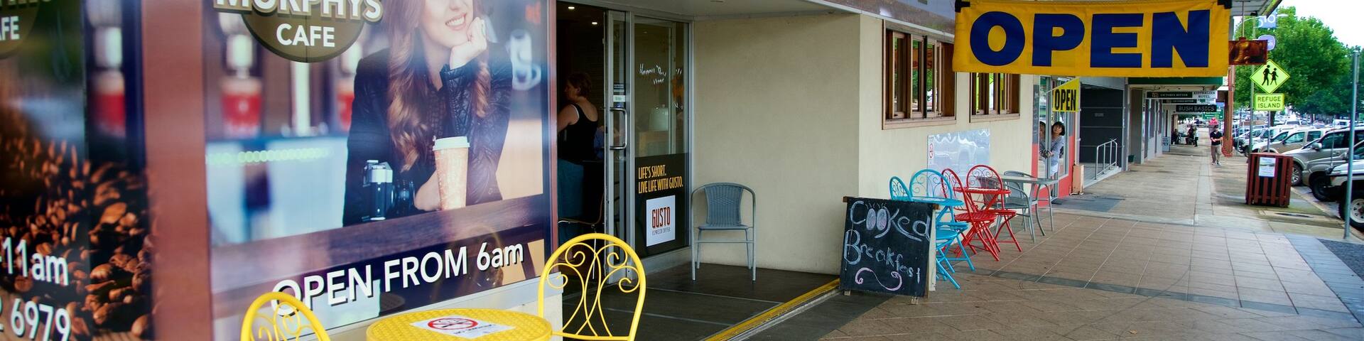 Cooma which includes outdoor eating and cafe lifestyle