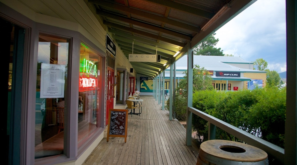 Jindabyne ofreciendo ambiente de café