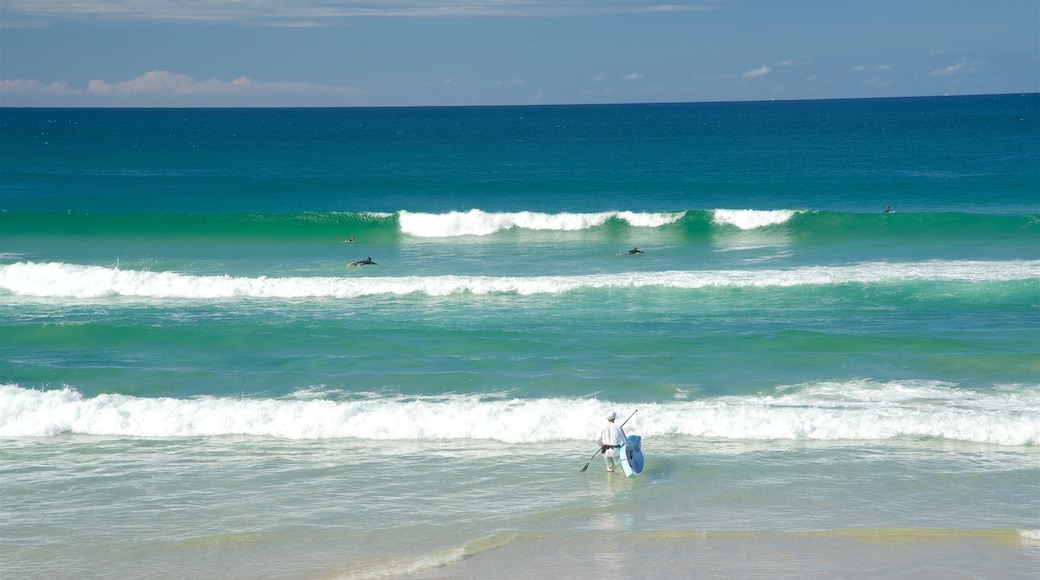 Broken Head showing waves and water sports