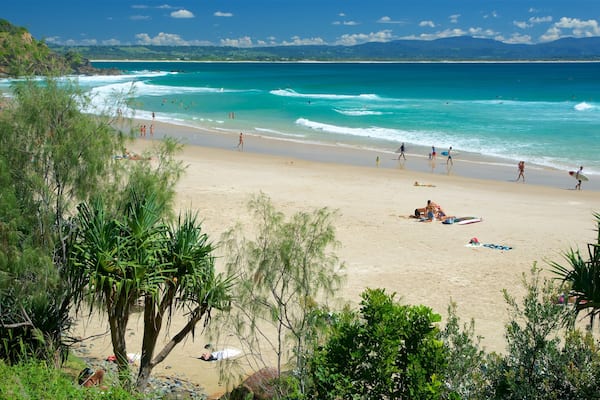 Wategos Beach which includes a sandy beach