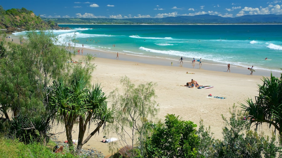 Wategos Beach som omfatter en sandstrand