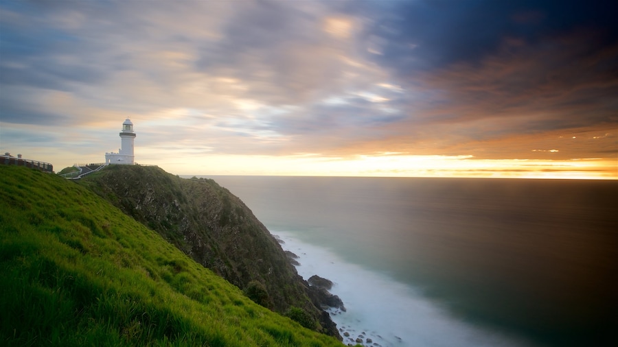 Cape Byron Lighthouse og byder på et fyrtårn og en solnedgang