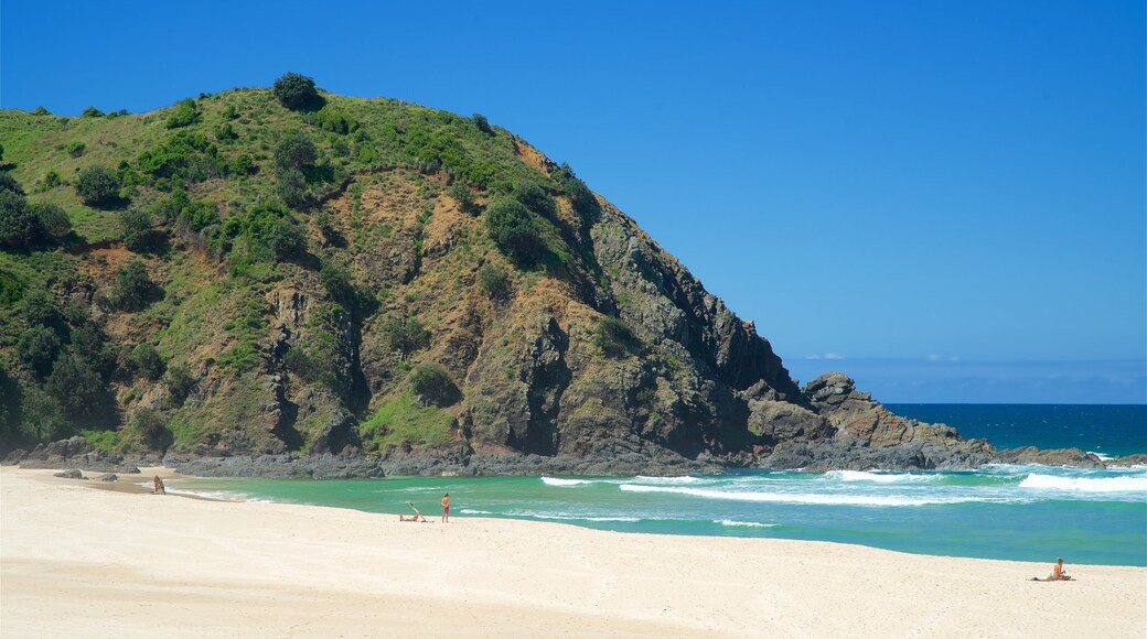 Tallow Beach showing a beach and rocky coastline