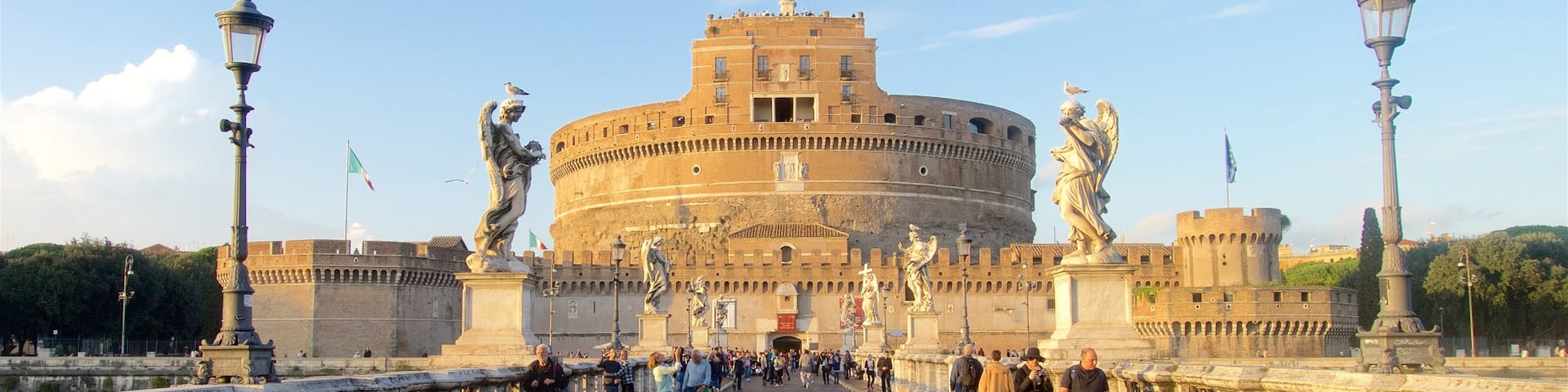 Castillo de Sant\'Angelo que incluye un castillo
