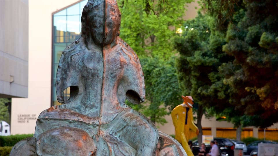 Greater Sacremento mettant en vedette statue ou sculpture