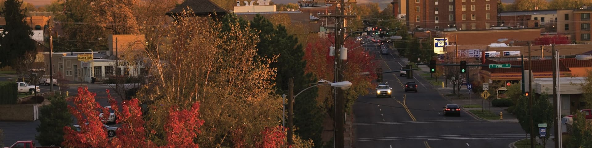 Walla Walla featuring street scenes