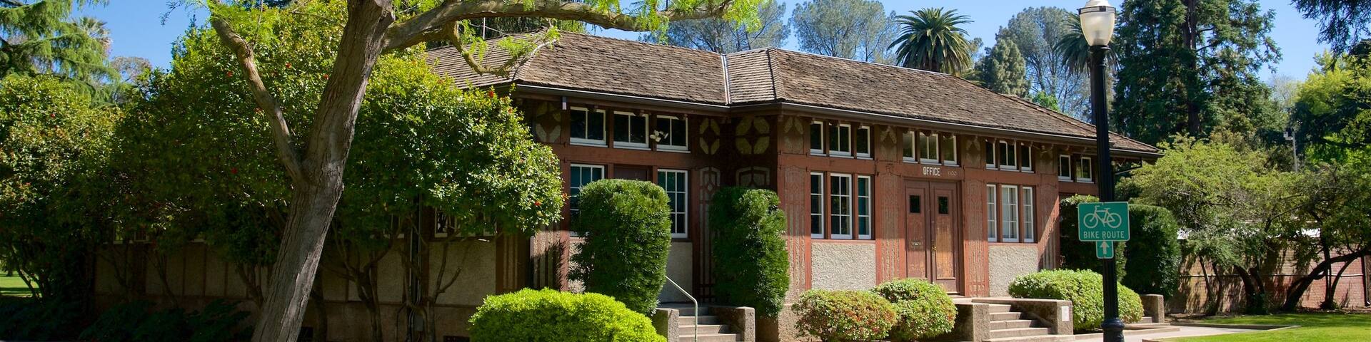 Sacramento Capitol Park showing a garden