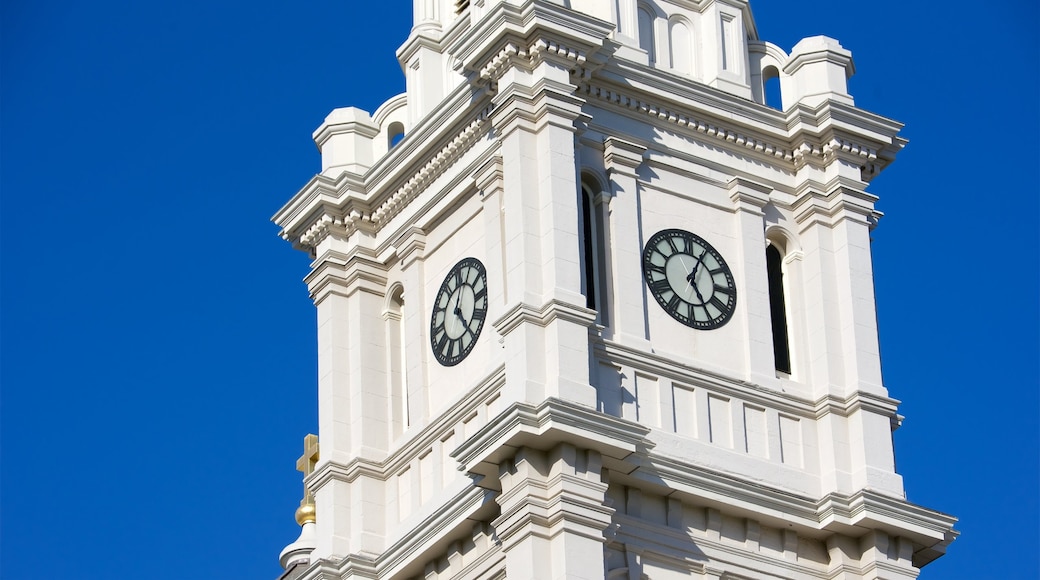 Sacramento featuring a church or cathedral