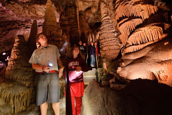 Butte welches beinhaltet Höhlen