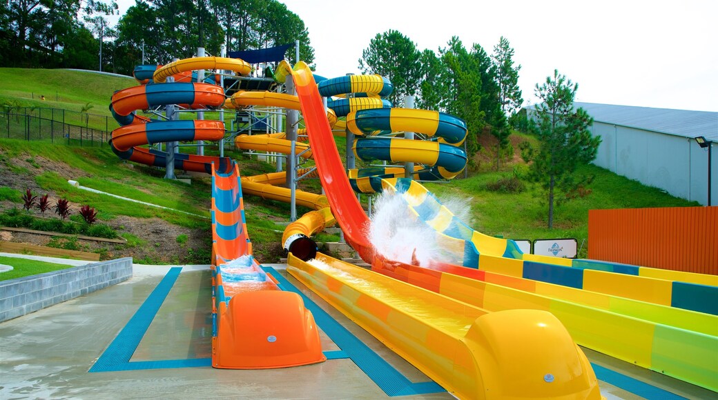 Costa norte mostrando un parque acuático