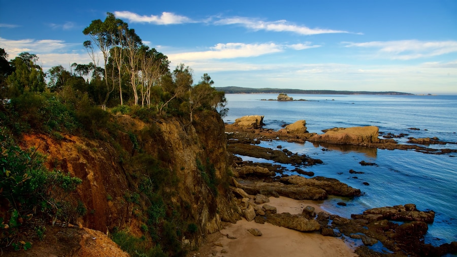 Batemans Bay featuring rugged coastline