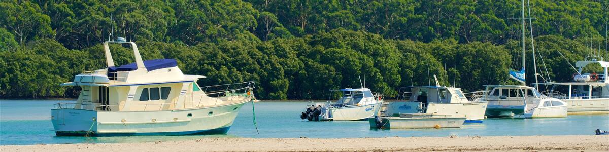 Huskisson das einen Sandstrand, allgemeine Küstenansicht und Bootfahren
