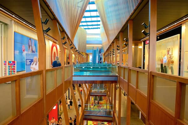 Centre commercial Crown Street Mall montrant shopping