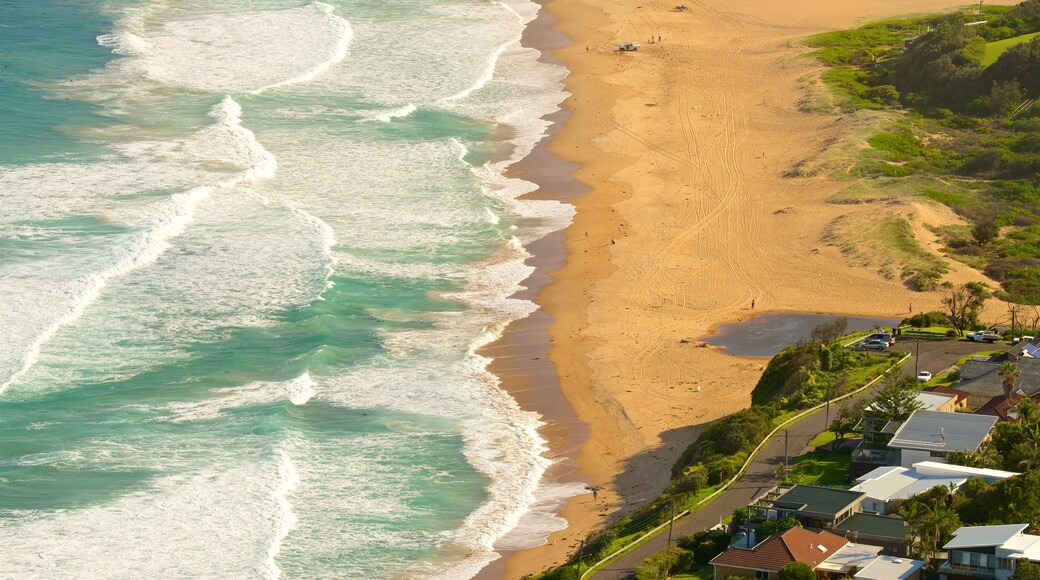 Wollongong featuring a coastal town and a beach