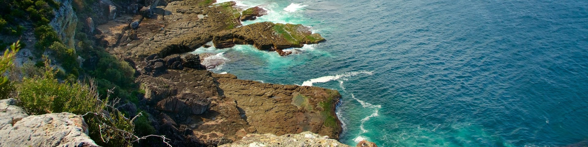 Sanctuary Point which includes surf and rugged coastline