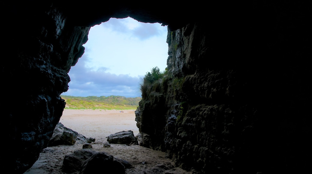 Sanctuary Point showing interior views, a sandy beach and caves