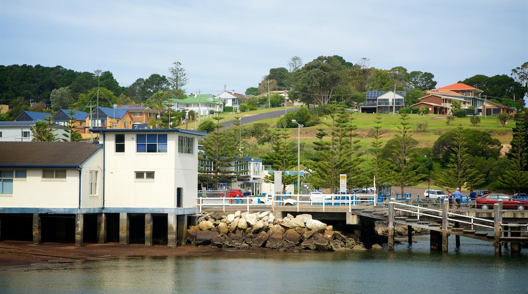 Eden showing a coastal town