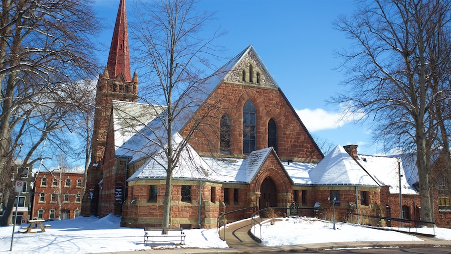 Charlottetown og byder på sne og en kirke eller en katedral